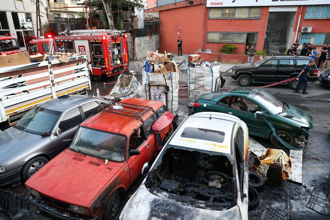 Ataşehir de sanayi sitesinde feci yangın: Park halindeki otomobiller küle döndü! 3