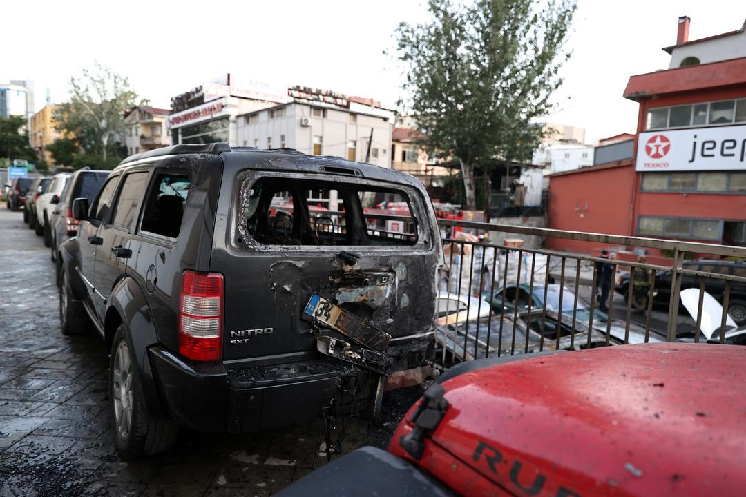 Ataşehir de sanayi sitesinde feci yangın: Park halindeki otomobiller küle döndü! 2