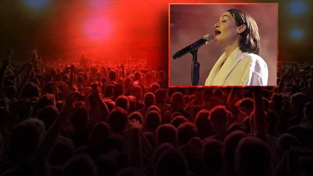 Hem geç kaldı hem de konserine bornozla çıktı! Ünlü şarkıcı Alya'yı gören şaştı kaldı