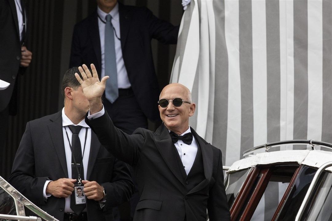 Protestolarla başlamıştı! ABD li milyarder Jeff Bezos evlendi! Hediye yerine bakın ne istedi 3