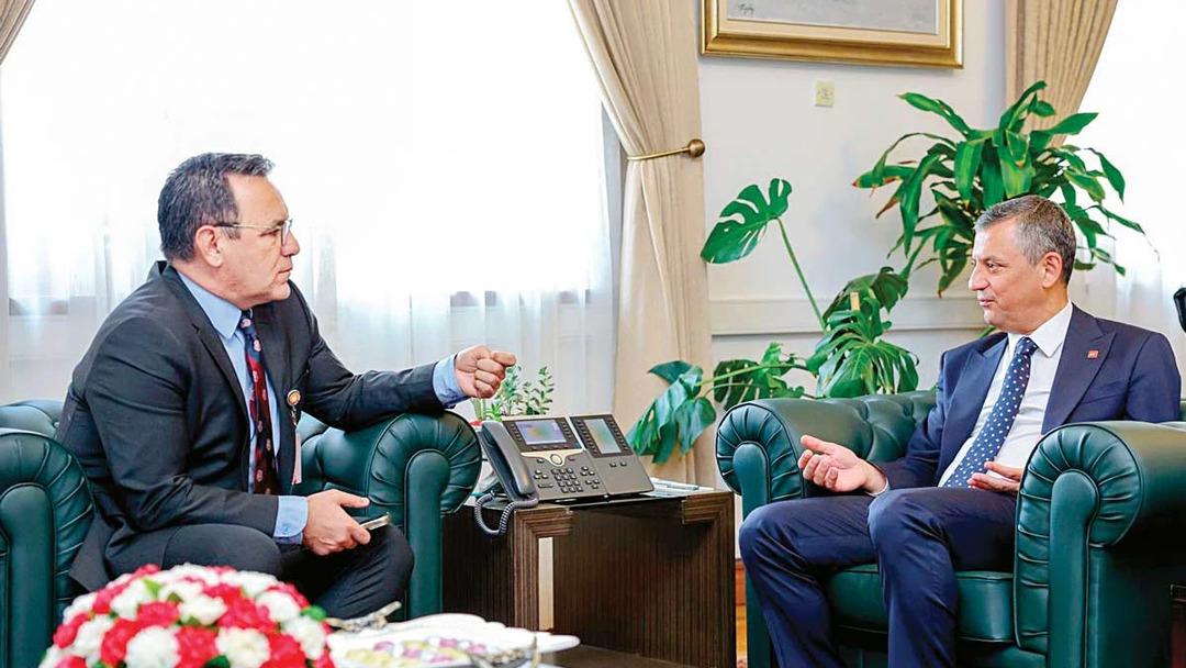 Özel tartışmalara yanıt verdi: "Ne butlan olacak ne kayyum olacak! Partiyi seçilmeyen kimseye teslim etmeyeceğiz" 1