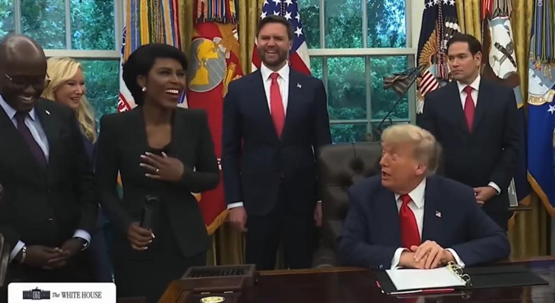 Barış anlaşması imzalanıyordu! Donald Trump muhabire bakın ne dedi! Oval ofisteki şaşırtan anlar... 2