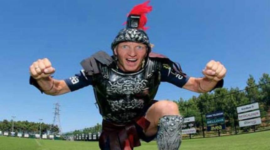 F.Bah&ccedil;eli yıldız b&ouml;yle poz verdi!