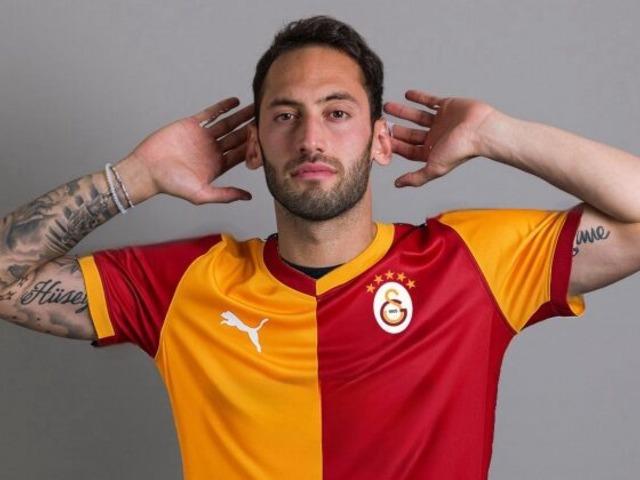 Hakan Çalhanoğlu Galatasaray için gemileri yaktı, Inter yönetimine resti çekti! İlk uçakla kamptan ayrıldı