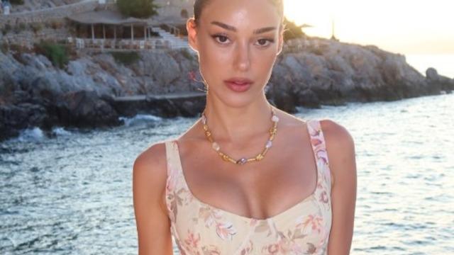 Dilan Çiçek Deniz sevgilisi Rafael Cemo Çetin ile tatilde! Romantik poz gecikmedi 