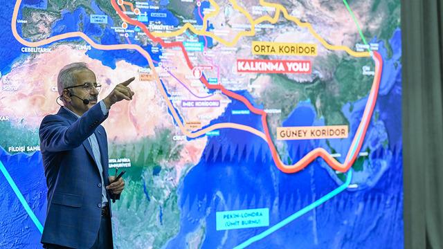 Bakan Uraloğlu'ndan Orta Koridor açıklaması! 2 kat daha hızlı 4 kat daha ekonomik 'Ticaret omurgası oluyor