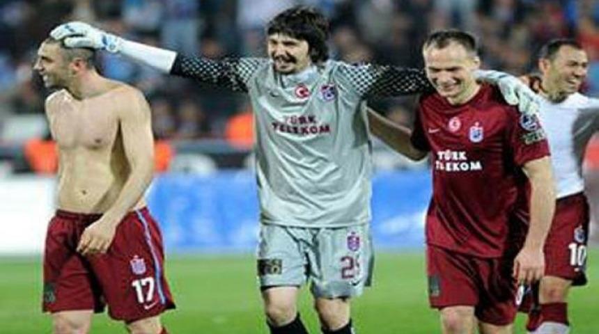 Trabzonspor Burak ve Tolga'ya sarıldı!