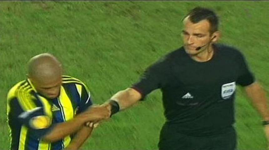 Hırvat hakemden Alex'i şaşırtan istek!
