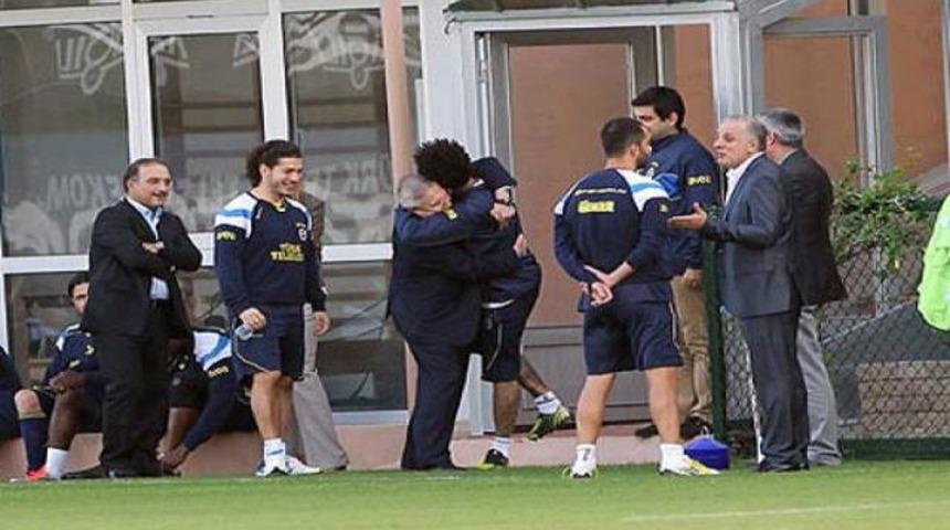 Aziz Yıldırım'ın sarıldığı futbolcu!