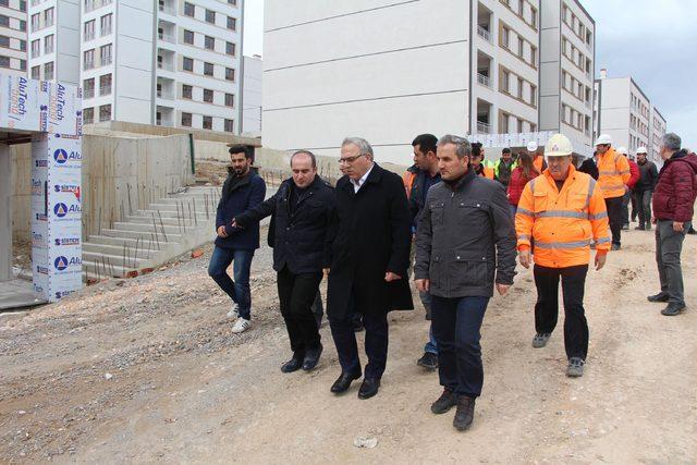 TOKİ Başkanı Turan, Manisa Akgedik'teki konutları inceledi