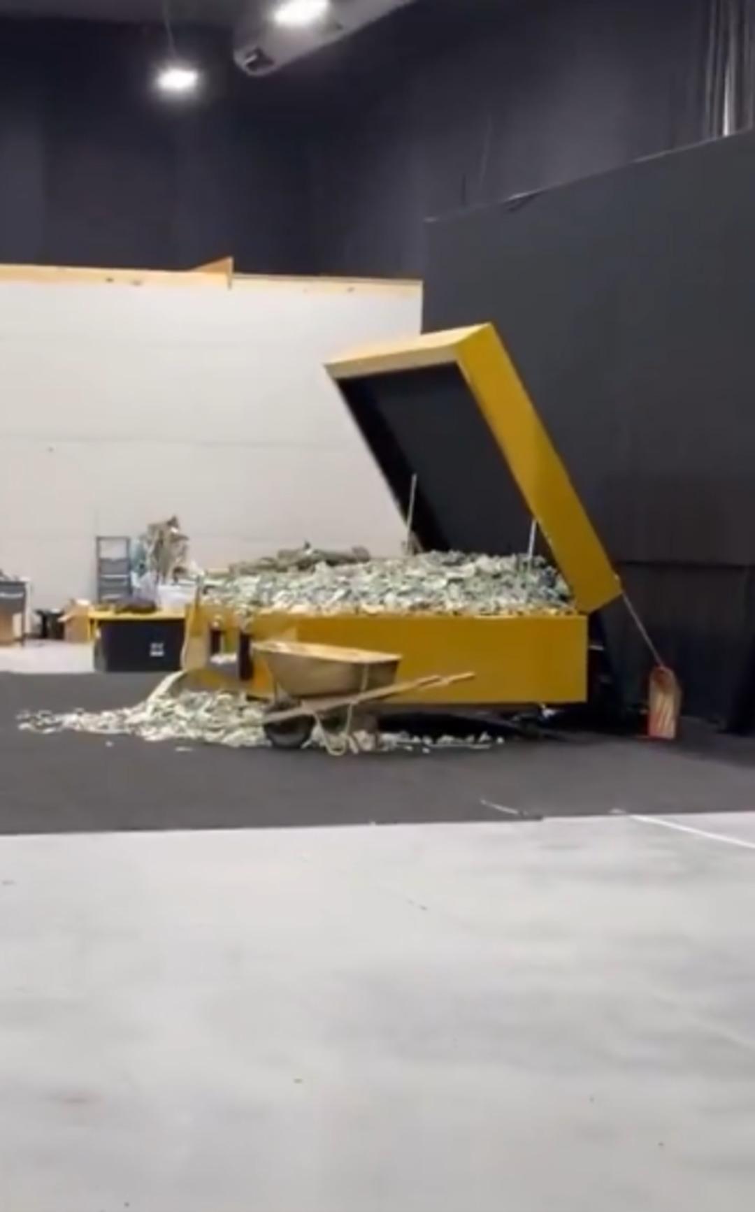 Orkun Işıtmak, MrBeast’in stüdyosuna girdi! Açık duran paralar dikkat çekti!  4