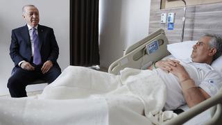 Erdoğan'dan Yalçın'a geçmiş olsun ziyareti