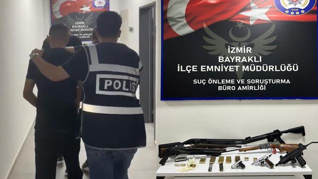 Düğün eğlencesi için silahlanınca polise yakalandılar