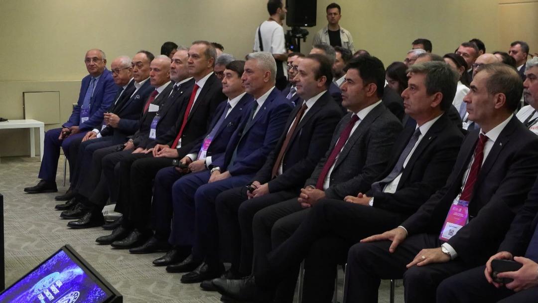 ISTANBUL---BAKAN-BOLAT-TURKIYE-YUZYILI_789718_233563