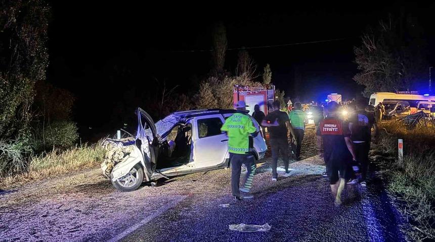 Traktör römorkuna çarpan cip hurdaya döndü: 2’si ağır 6 yaralı