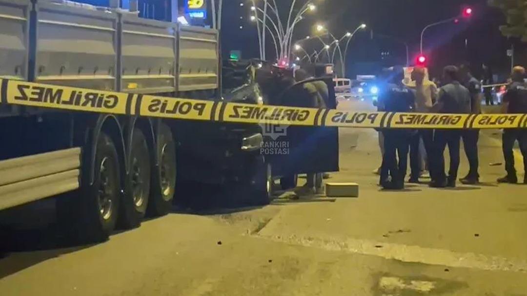 Çankırı da feci kaza... 5 özel harekat kursiyerinden 2 si öldü, 3 ü yaralandı 2