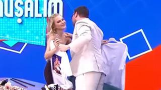 Eniştem diyordu... Ece Erken ve Sinan Akçıl el ele yakalandı