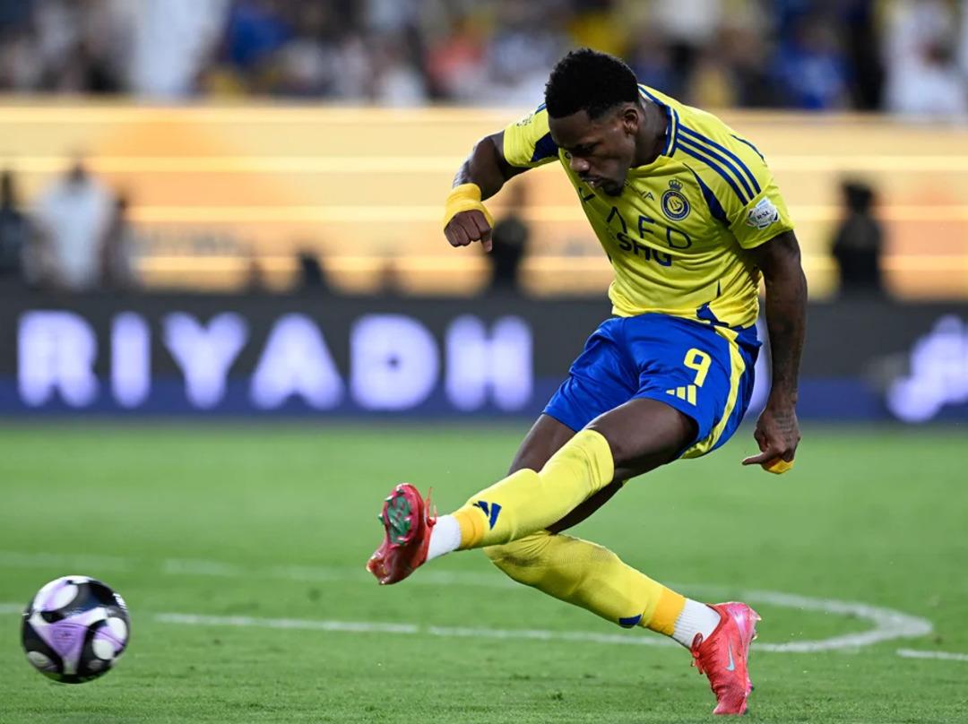 Fenerbahçe nin yeni golcüsü Jhon Duran oldu! Türkiye nin en çok kazanan futbolcusu olacak... 4