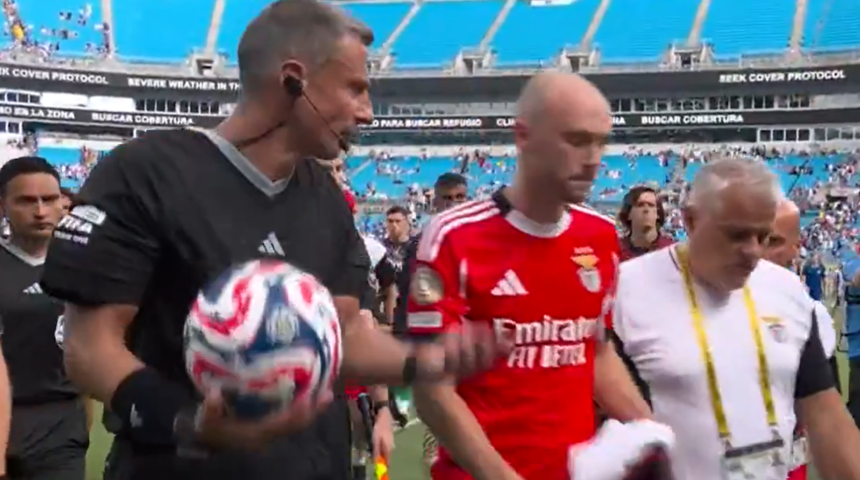 Benfica Chelsea maçı bitime son 5 dakika kala hakeme gelen haberle tatil edildi! Oyuncular apar topar soyunma odasına koştu