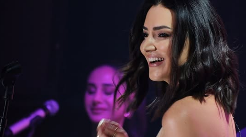 Sevcan Orhan kaç yaşında? Sahnede fenalaşınca yaşı merak edildi!