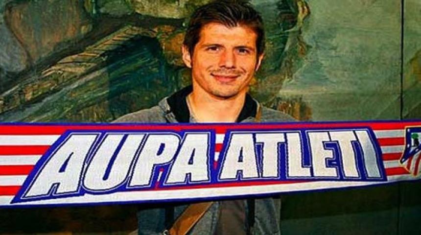 Emre'den 2 yıllık imza