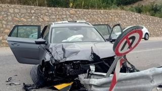 Tokat'ta otomobil bariyerlere çarptı! 8 kişi yaralandı