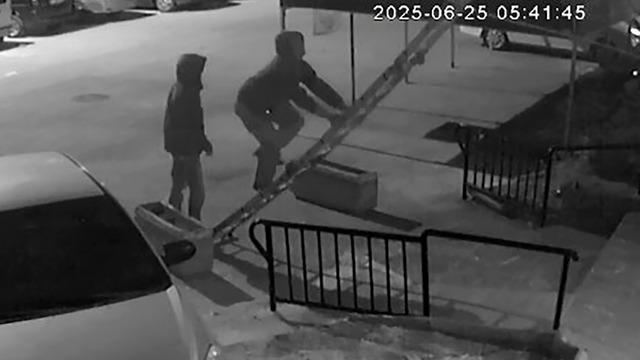 Müzisyenin evine seyyar merdivenle tırmanan şüpheliler, tamire bırakılan otomobille hırsızlığa gitmiş