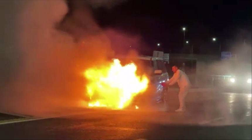 Trabzon'da seyir halindeyken alev alan cip yandı