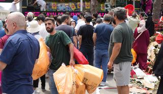 100 TL'ye satınca izdiham çıktı! Hiçbir şey kalmadı, mağaza kapandı