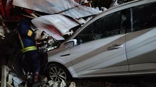 Van'da otomobil duvara çarptı: 1 yaralı