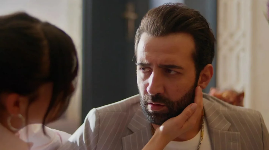 Ferit Kaya 99. Gazi Koşusu'na eşi Yasemin Ceren ile geldi! Uzak Şehir'in yıldızının eşine beğeni yağdı