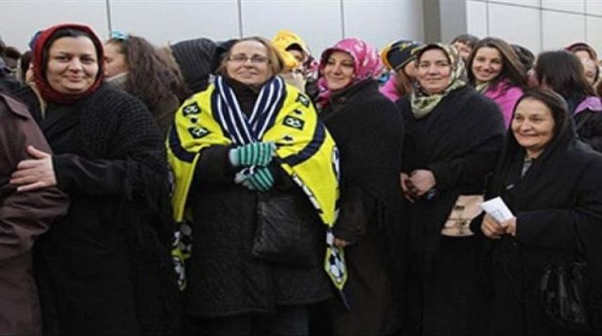 Fenerli kadınlar biletleri kapıştılar