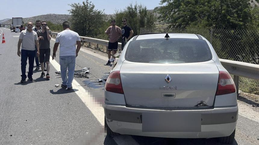 Mersin'de bariyere çarpan otomobilin sürücüsü hayatını kaybetti