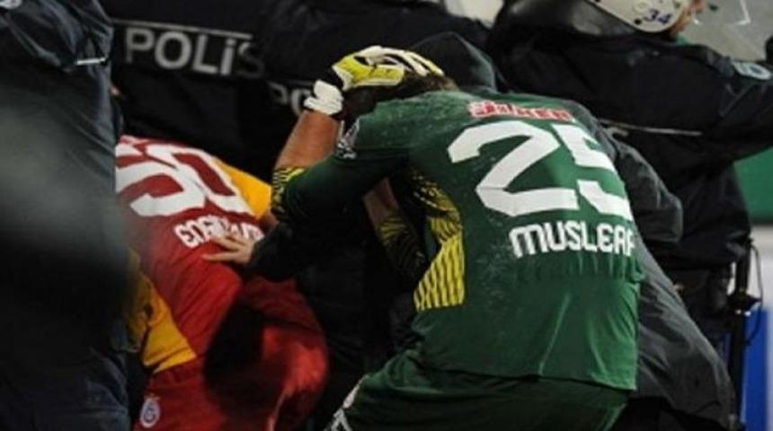 Fener'e 1 seyircisiz, 1 kapatma