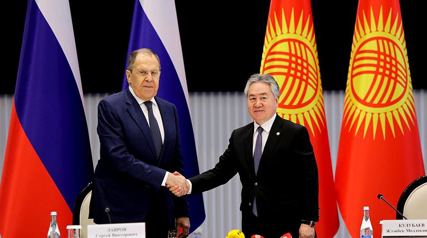 Kırgızistan Dışişleri Bakanı Kulubayev, Rus mevkidaşı Lavrov ile bir araya geldi