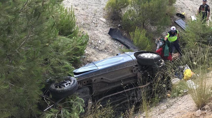 Balıkesir'de otomobil şarampole devrildi! 5 kişi yaralandı