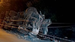 Mersin'de müstakil eve çarpan hafriyat kamyonunun sürücüsü hayatını kaybetti