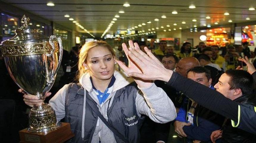 F.Bah&ccedil;e'ye coşkulu karşılama!