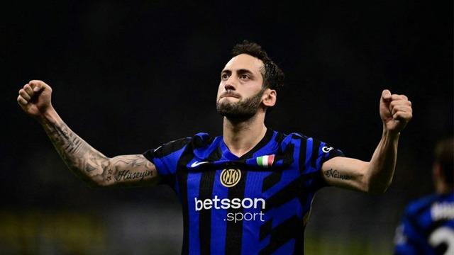 Hakan Çalhanoğlu'ndan sıcak Galatasaray açıklaması... Milli yıldızın berberi de transferi işaret etti!