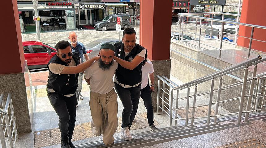 Yer: Kocaeli! Okul bahçesine kılıçla girdi, öğrencilerin topunu kesip Atatürk'e hakaret etti