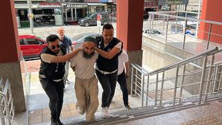 Yer: Kocaeli! Okul bahçesine kılıçla girdi, öğrencilerin topunu kesip Atatürk'e hakaret etti