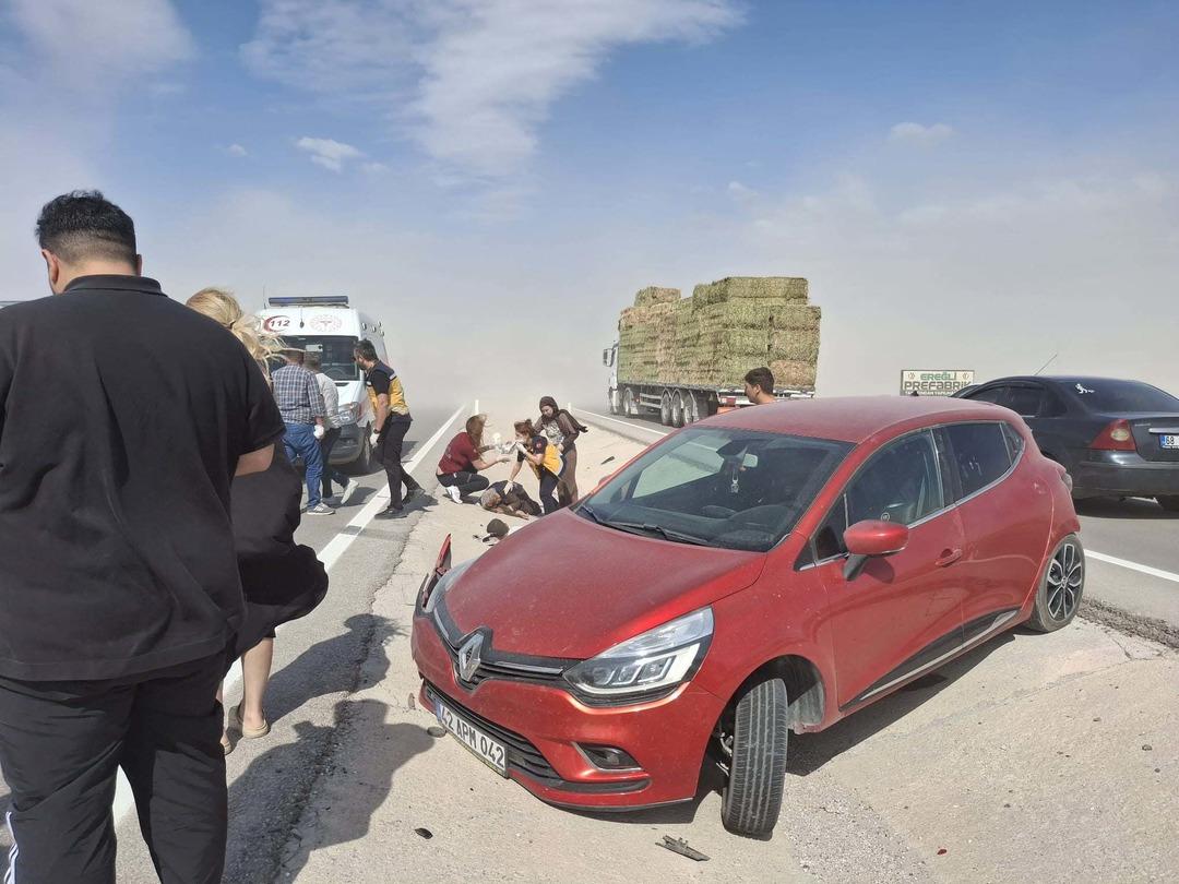 Bir anda bastırınca göz gözü görmedi! Kaza resmen geliyorum dedi: 8 araç birden... 3