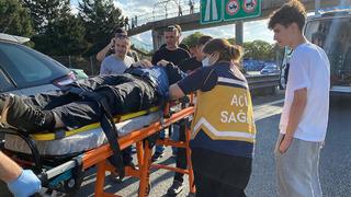 D-100'de otomobil bariyerlere çarptı