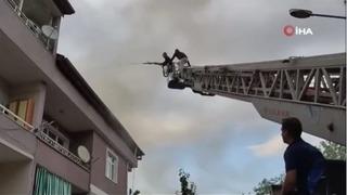 Sivas’ta çatı yangını paniğe neden oldu