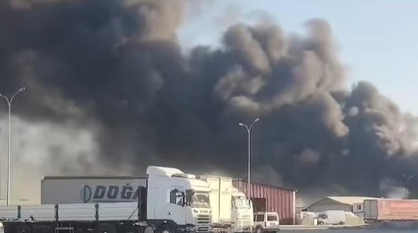Gaziantep'te yoğun dumana neden olan lastik yangını korkuttu