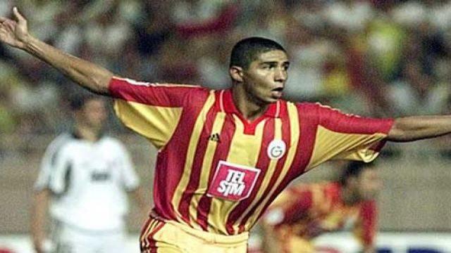 'Süper Mario' futbolu bıraktı!