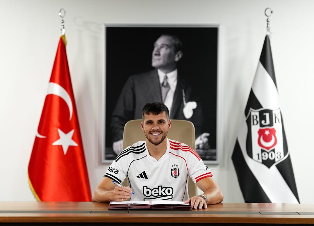 Beşiktaş yeni transferini resmen duyurdu! Jurasek Kartal oldu... 1