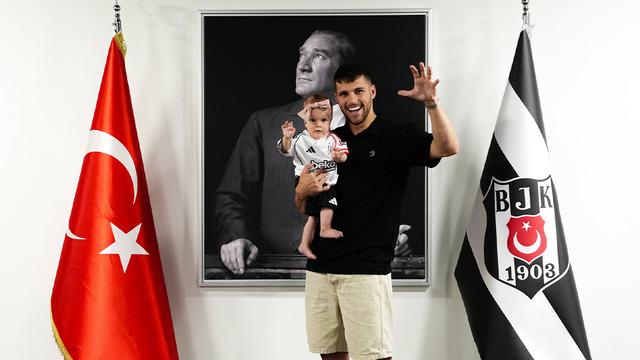Beşiktaş yeni transferini resmen duyurdu! Jurasek Kartal oldu...