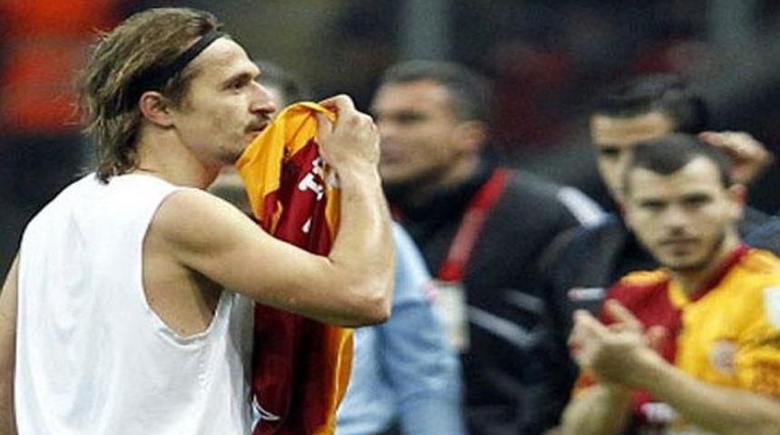 Ayhan formayı unuttu!