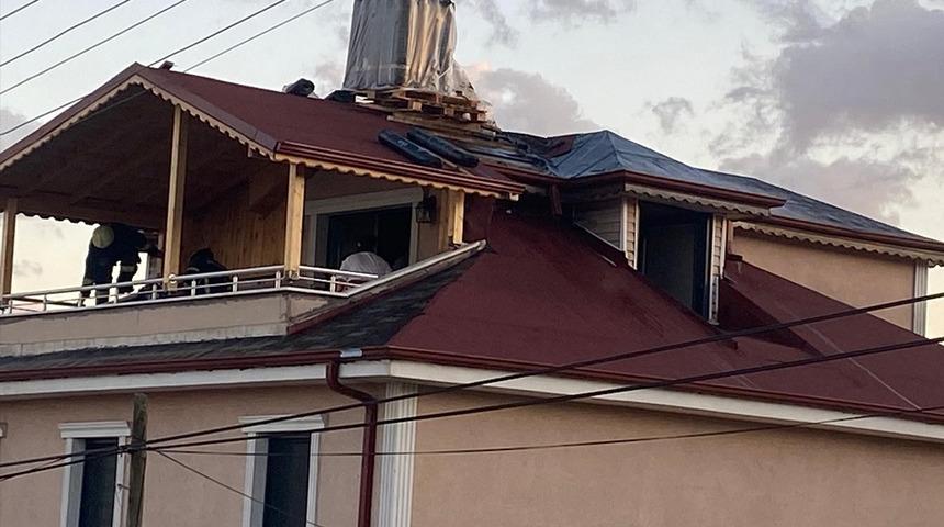 Çatı tamiri sırasında çıkan yangın korkuttu